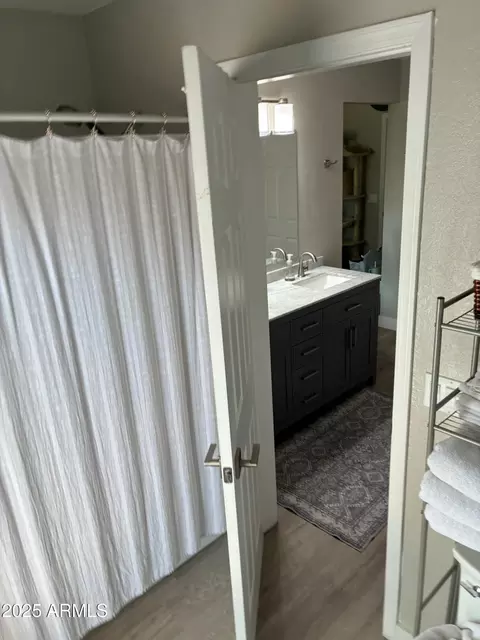 Bath - 4007 E Kimberly Way, Phoenix, AZ 85050 photo 2 of 6