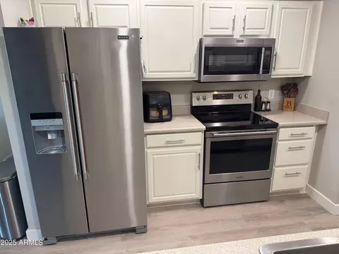 Kitchen - 4007 E Kimberly Way, Phoenix, AZ 85050 photo 1 of 4