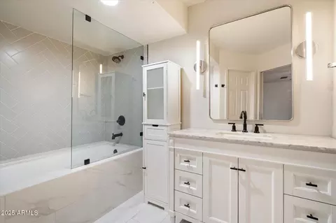 Bath - 6533 N 7th Ave #2, Phoenix, AZ 85013 photo 2 of 3