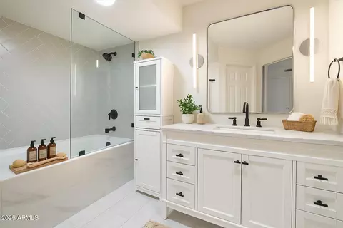 Bath - 6533 N 7th Ave #2, Phoenix, AZ 85013 photo 1 of 3