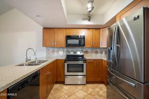 Kitchen - 6533 N 7th Ave #2, Phoenix, AZ 85013 photo 2 of 4