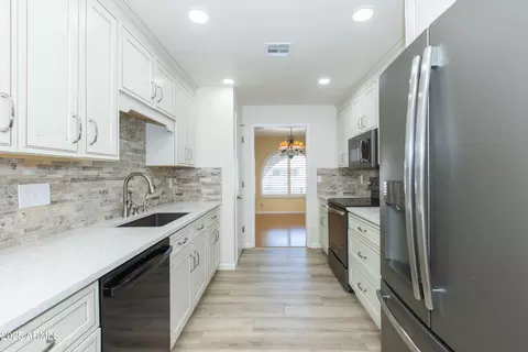 Kitchen - 4533 E Florian Cir, Mesa, AZ 85206 photo 3 of 8