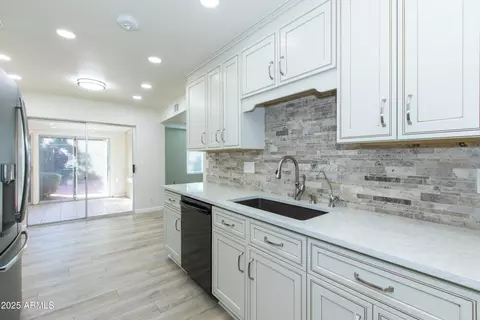 Kitchen - 4533 E Florian Cir, Mesa, AZ 85206 photo 5 of 8