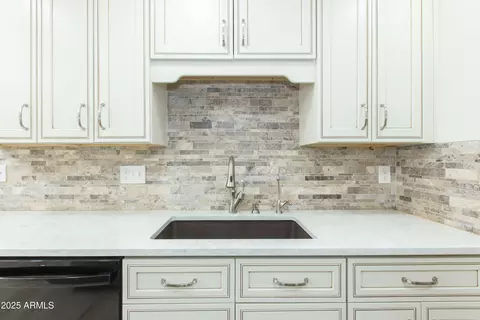 Kitchen - 4533 E Florian Cir, Mesa, AZ 85206 photo 8 of 8