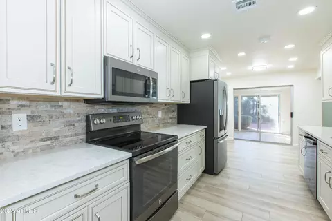 Kitchen - 4533 E Florian Cir, Mesa, AZ 85206 photo 7 of 8