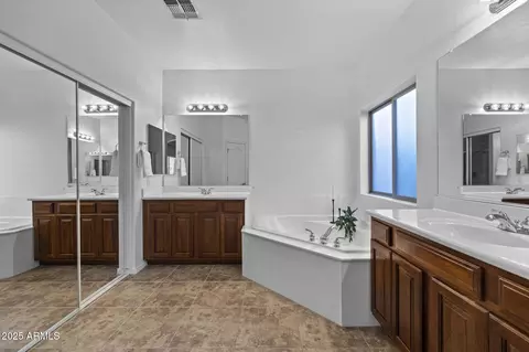 Bath - 4186 E Blue Sage Rd, Gilbert, AZ 85297 photo 4 of 5