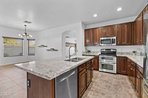 Kitchen - 4186 E Blue Sage Rd, Gilbert, AZ 85297 photo 4 of 6