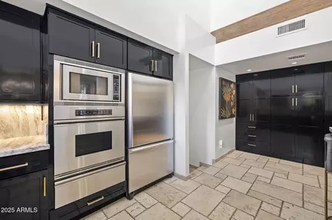 Kitchen - 6198 N 28th Pl, Phoenix, AZ 85016 photo 2 of 3
