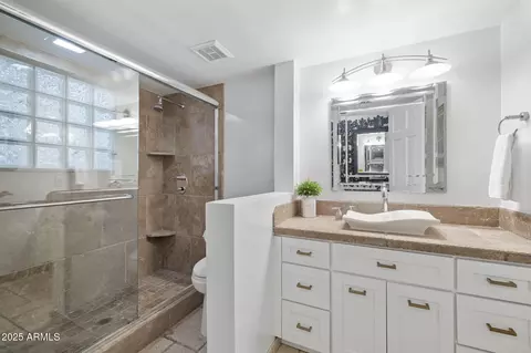 Bath - 6198 N 28th Pl, Phoenix, AZ 85016 photo 1 of 1