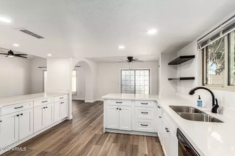 Kitchen - 1538 E Laurel Ave, Gilbert, AZ 85234 photo 2 of 2