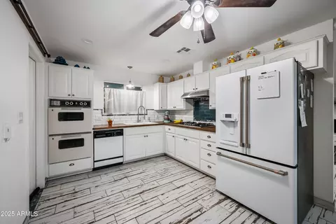 Kitchen - 1618 E Greenway St, Mesa, AZ 85203 photo 2 of 2