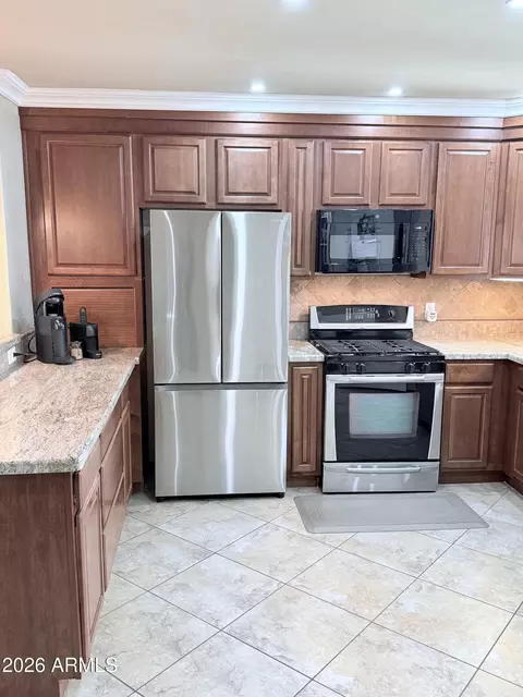 Kitchen - 1135 E Lawrence Rd, Phoenix, AZ 85014 photo 2 of 2