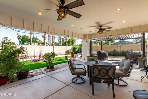 Exterior - 1135 E Lawrence Rd, Phoenix, AZ 85014 photo 2 of 3
