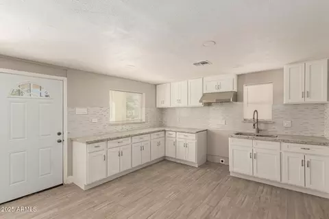 Entry Way - 3338 E Virginia Ave, Phoenix, AZ 85008 photo 1 of 2