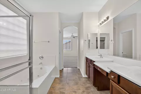 Bath - 7325 E Minton Cir, Mesa, AZ 85207 photo 4 of 6