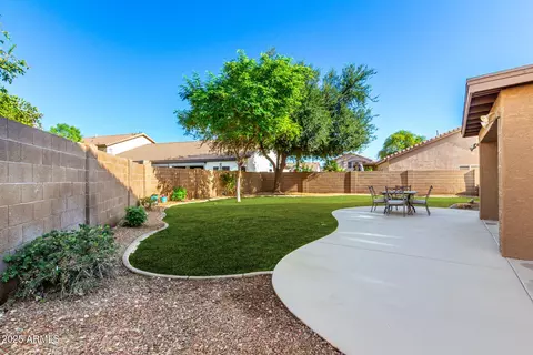 Exterior - 2516 E Windsong Dr, Phoenix, AZ 85048 photo 6 of 17