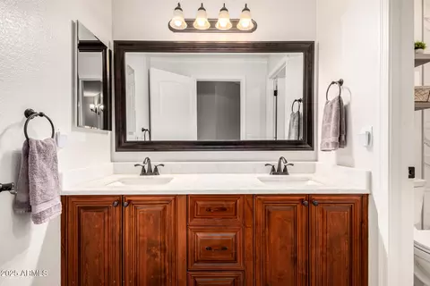 Bath - 2516 E Windsong Dr, Phoenix, AZ 85048 photo 4 of 5