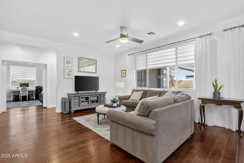 Living - 984 E Rojo Way, Gilbert, AZ 85297 photo 1 of 2