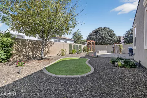 Exterior - 984 E Rojo Way, Gilbert, AZ 85297 photo 8 of 9