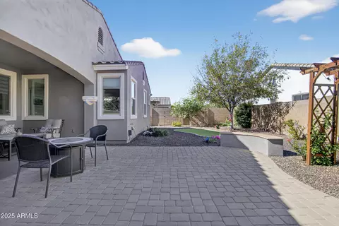 Exterior - 984 E Rojo Way, Gilbert, AZ 85297 photo 4 of 9