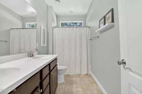 Bath - 984 E Rojo Way, Gilbert, AZ 85297 photo 4 of 4