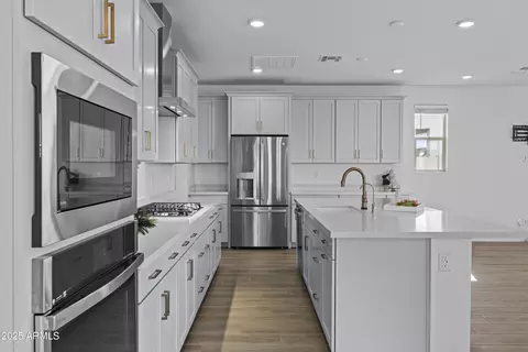 Kitchen - 5274 S Cobblestone St, Gilbert, AZ 85298 photo 2 of 3