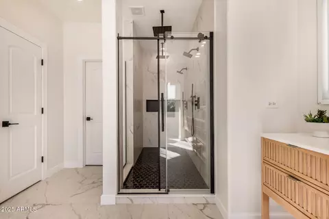 Bath - 3733 E Adobe Dr, Phoenix, AZ 85050 photo 3 of 8