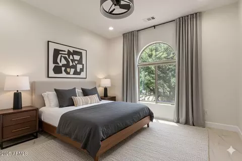 Bedroom - 3733 E Adobe Dr, Phoenix, AZ 85050 photo 2 of 5