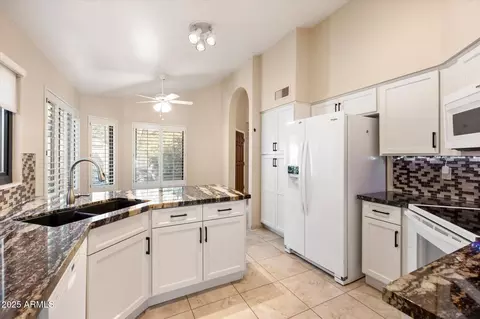 Kitchen - 61 E Dawn Dr, Tempe, AZ 85284 photo 3 of 3