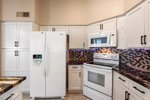 Kitchen - 61 E Dawn Dr, Tempe, AZ 85284 photo 2 of 3