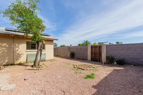 Exterior - 2145 E Betty Elyse Ln, Phoenix, AZ 85022 photo 3 of 4