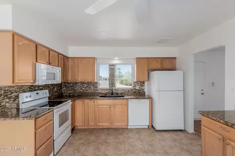 Kitchen - 2145 E Betty Elyse Ln, Phoenix, AZ 85022 photo 1 of 2