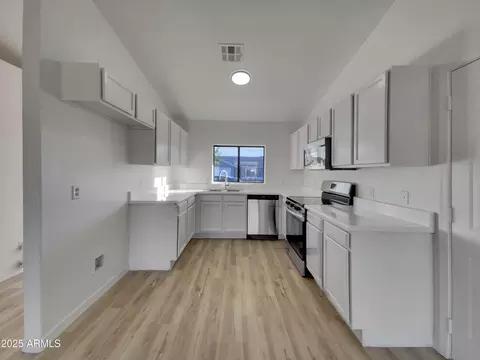 Kitchen - 690 E Osage Ave, Apache Junction, AZ 85119 photo 1 of 1