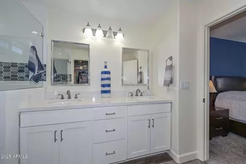 Bath - 4026 E Melinda Ln, Phoenix, AZ 85050 photo 3 of 5
