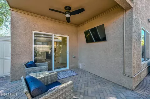 Exterior - 4026 E Melinda Ln, Phoenix, AZ 85050 photo 4 of 8