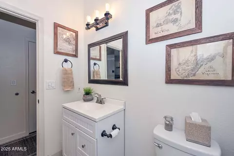 Bath - 4026 E Melinda Ln, Phoenix, AZ 85050 photo 2 of 5