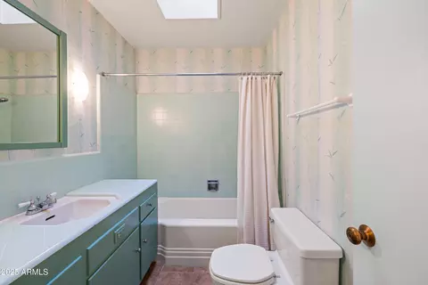 Bath - 4707 E Calle Redonda --, Phoenix, AZ 85018 photo 4 of 4