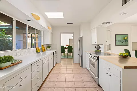 Kitchen - 4707 E Calle Redonda --, Phoenix, AZ 85018 photo 1 of 1