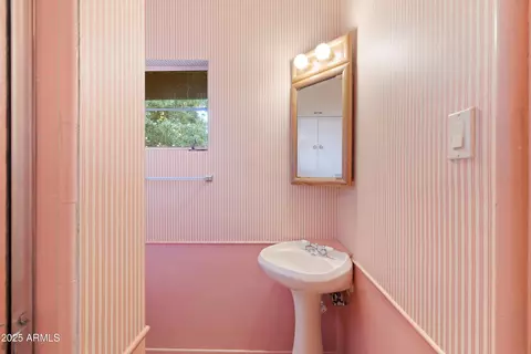Bath - 4707 E Calle Redonda --, Phoenix, AZ 85018 photo 3 of 4