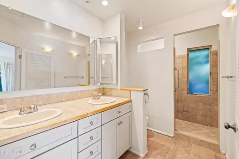 Bath - 4707 E Calle Redonda --, Phoenix, AZ 85018 photo 1 of 4