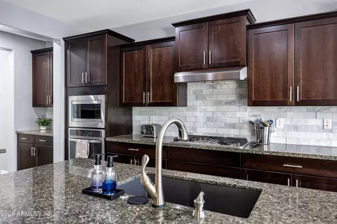 Kitchen - 3728 E Narrowleaf Dr, Gilbert, AZ 85298 photo 4 of 7