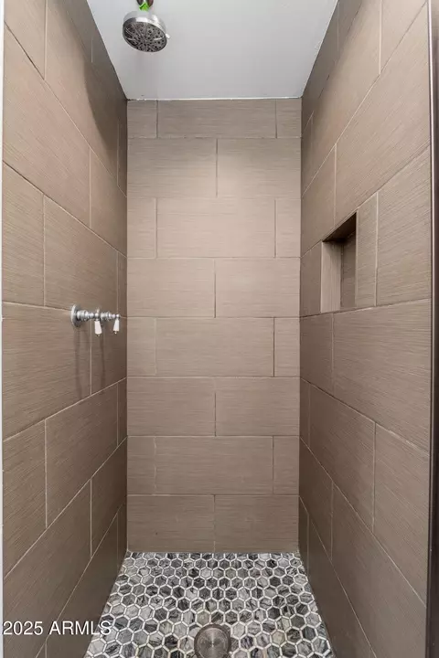 Bath - 4305 N 9th Ave, Phoenix, AZ 85013 photo 2 of 3