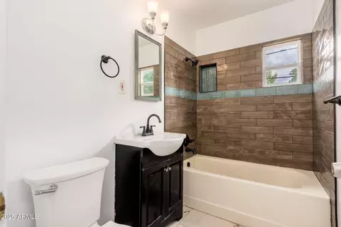 Bath - 4305 N 9th Ave, Phoenix, AZ 85013 photo 3 of 3