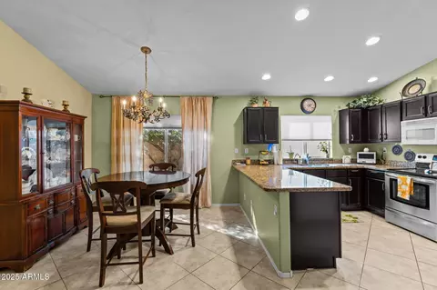Kitchen - 3023 E Hononegh Dr, Phoenix, AZ 85050 photo 2 of 2