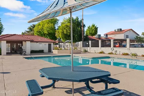 Exterior - 2802 E Beck Ln #2, Phoenix, AZ 85032 photo 1 of 5