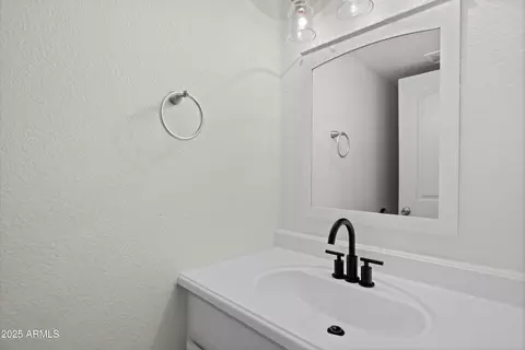 Bath - 2802 E Beck Ln #2, Phoenix, AZ 85032 photo 2 of 2