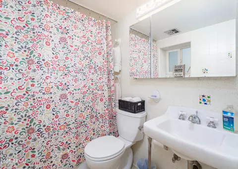 Bath - 3121 N 27th St, Phoenix, AZ 85016 photo 3 of 3