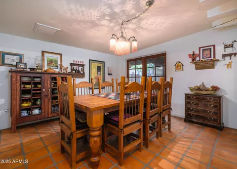 Dining - 3121 N 27th St, Phoenix, AZ 85016 photo 3 of 4