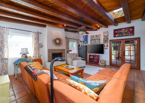 Living - 3121 N 27th St, Phoenix, AZ 85016 photo 3 of 4