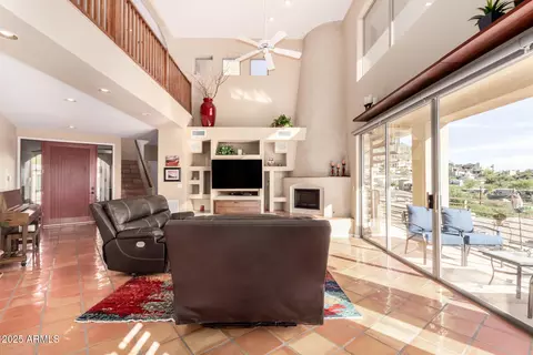 Living - 31 W Beryl Ave, Phoenix, AZ 85021 photo 1 of 3
